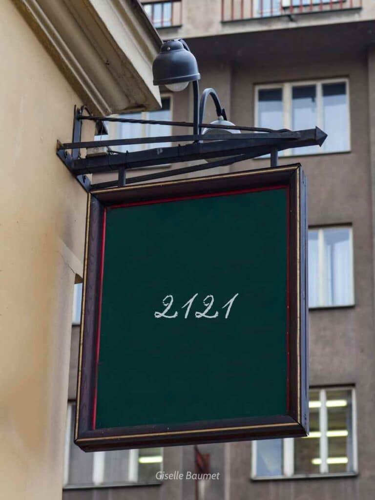 Door sign with the numbers 2121